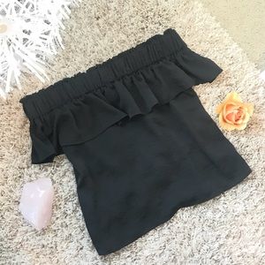Off the shoulder black top 💗